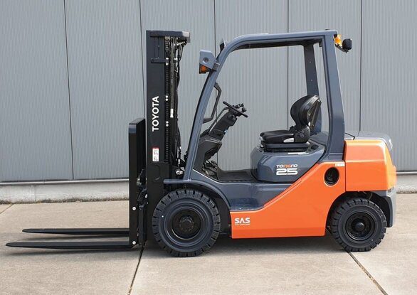 Toyota forklift 8FD25 Toyota forklift 8FD25 win equipment 081369614067